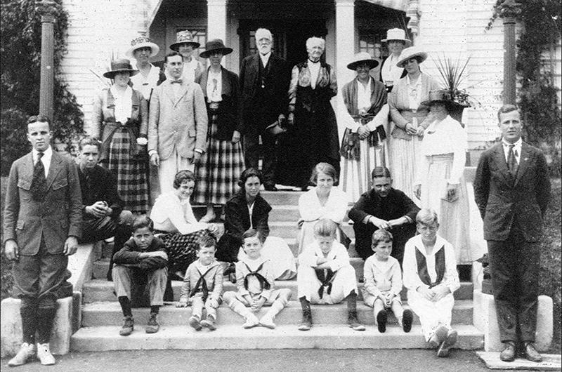 William and Martha Hart with family on the steps of the “White House” in Harthaven, circa 1918.