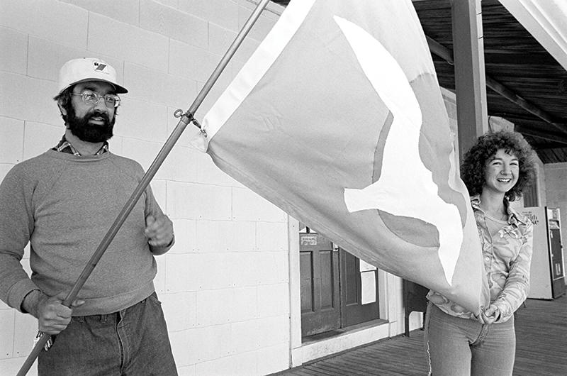 In 1977, Alley, with flag designer Fran Forman, led a call for the Vineyard to secede from the Commonwealth of Massachusetts.
