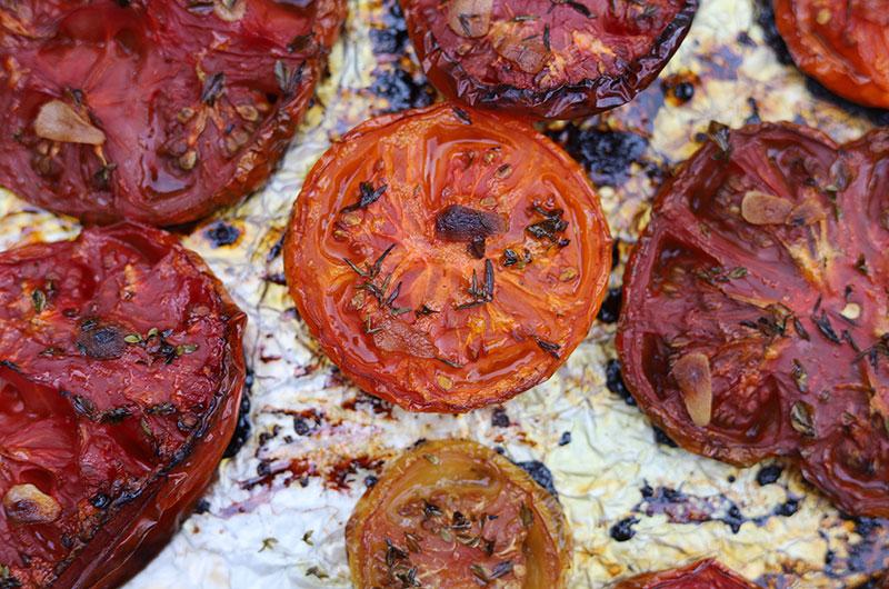 After roasting, the tomatoes are very collapsed.