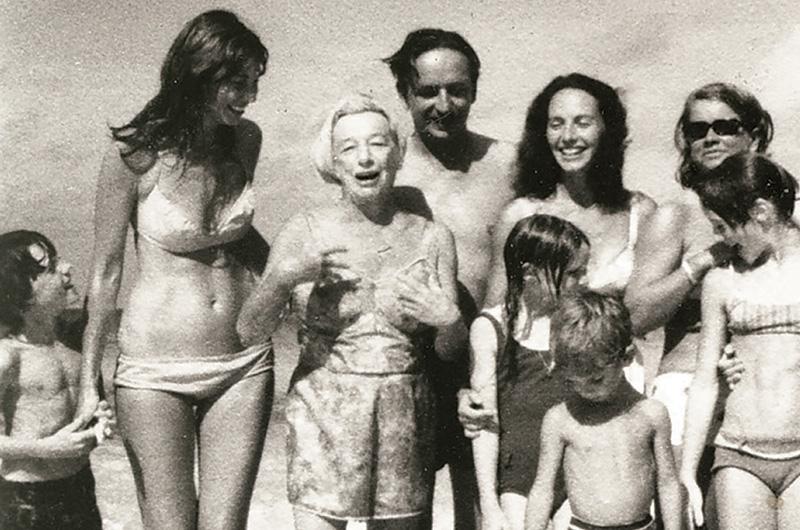 Hellman (center) at the beach in the mid-1960s with Carol Southern (left), John Marquand, Rose Styron, and various children.