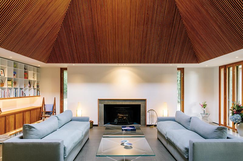 The new owners of Beech House meticulously restored its original built-in features and maintained its clean modernist aesthetic.