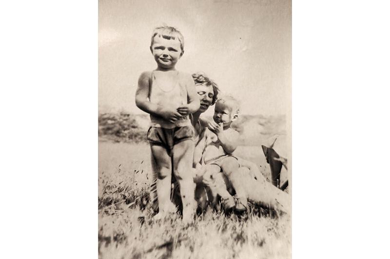 Bayes Marshall Norton Jr. and Jim Norton with their mother, Polly, in 1933.