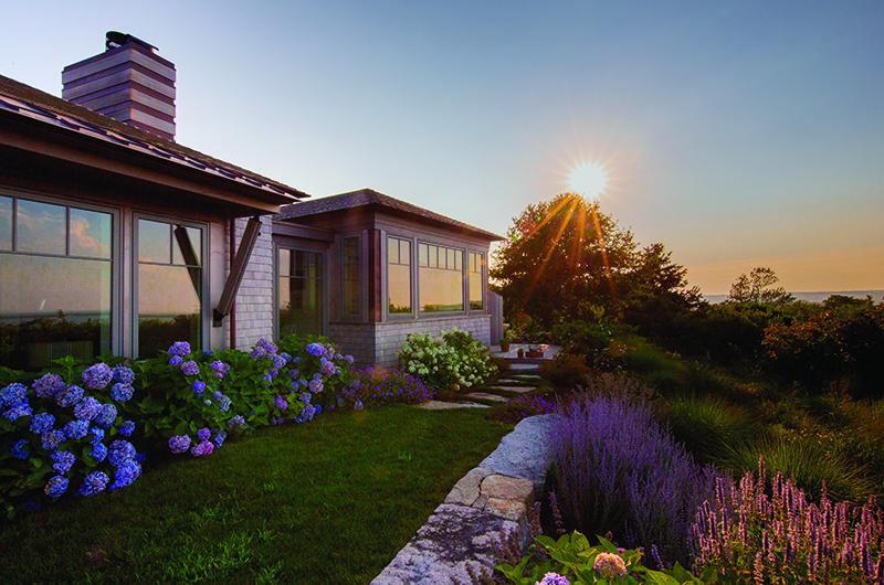Architect Phil Regan’s goal was to create a fully modern home that enhanced the natural features of the property.